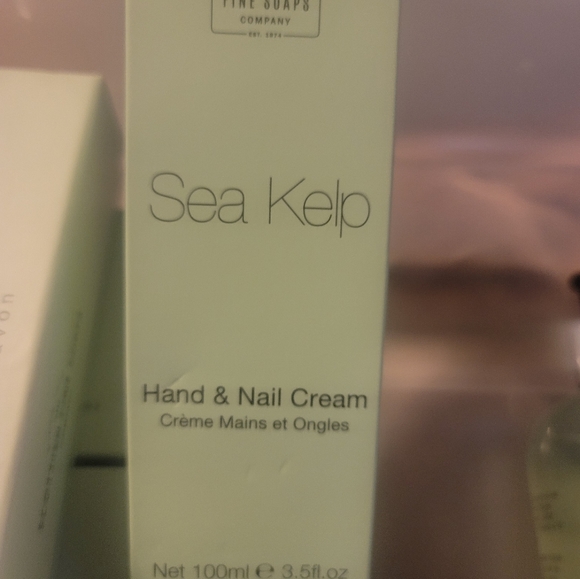 Scottish Fine Soaps Sea Kelp 5pc Bundle: BodyButter+HandWash+ BodyScrub+Pouf+Oil - Picture 12 of 13